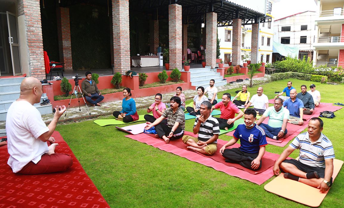 गुरुपूर्णिमामा फोटो पत्रकार योग सिक्दै